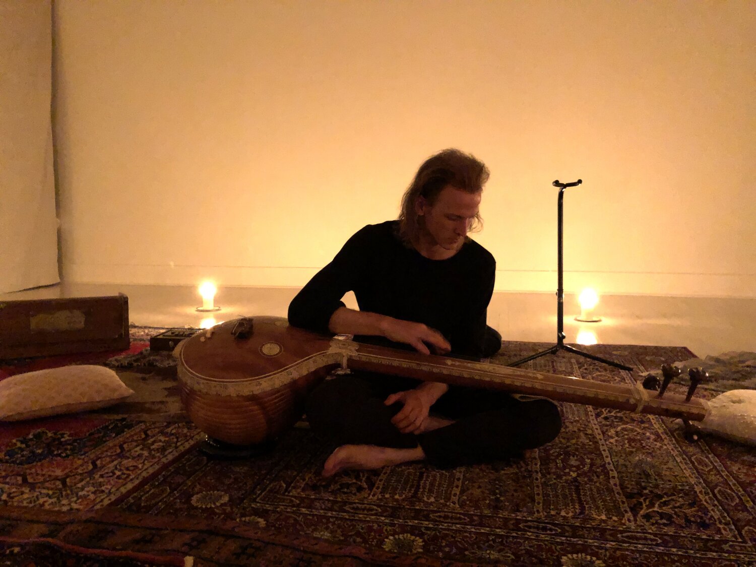 Tuning the tambura before performance
